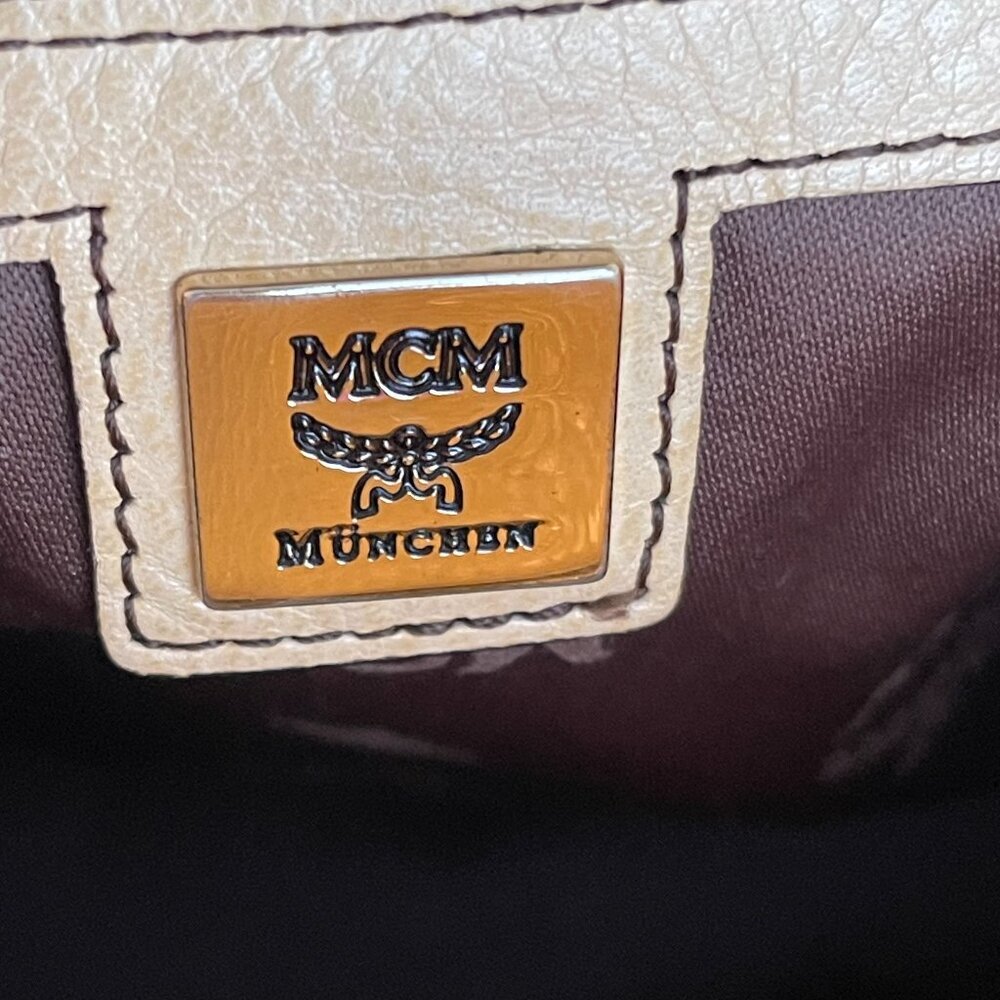MCM Ivory Leather Shoulder Bag - Preowned - Picture 9 of 16